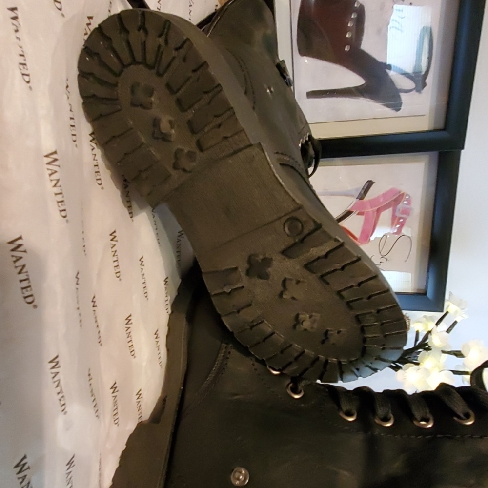 Boots - Picture 4 of 4